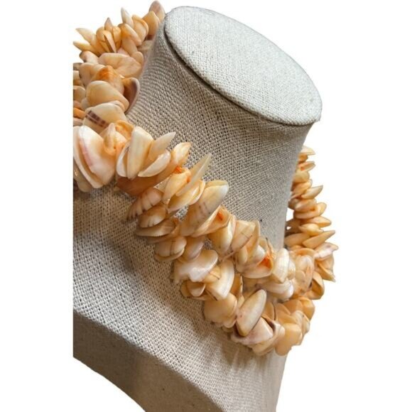 Vintage Hawaiian Shell Necklace With Natural Beige & Orange Tones - Picture 3 of 6